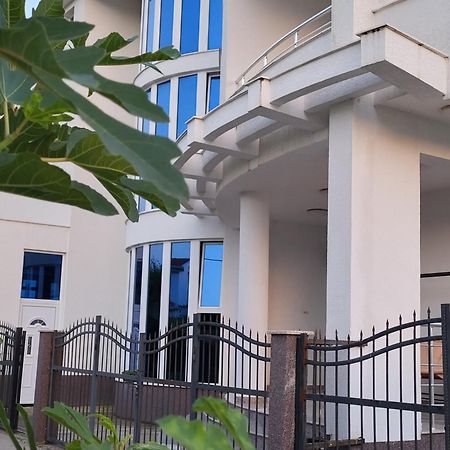 Apartmani Vila Milaris Ulcinj Exterior photo