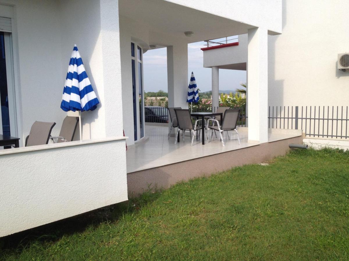 Apartmani Vila Milaris Ulcinj Exterior photo