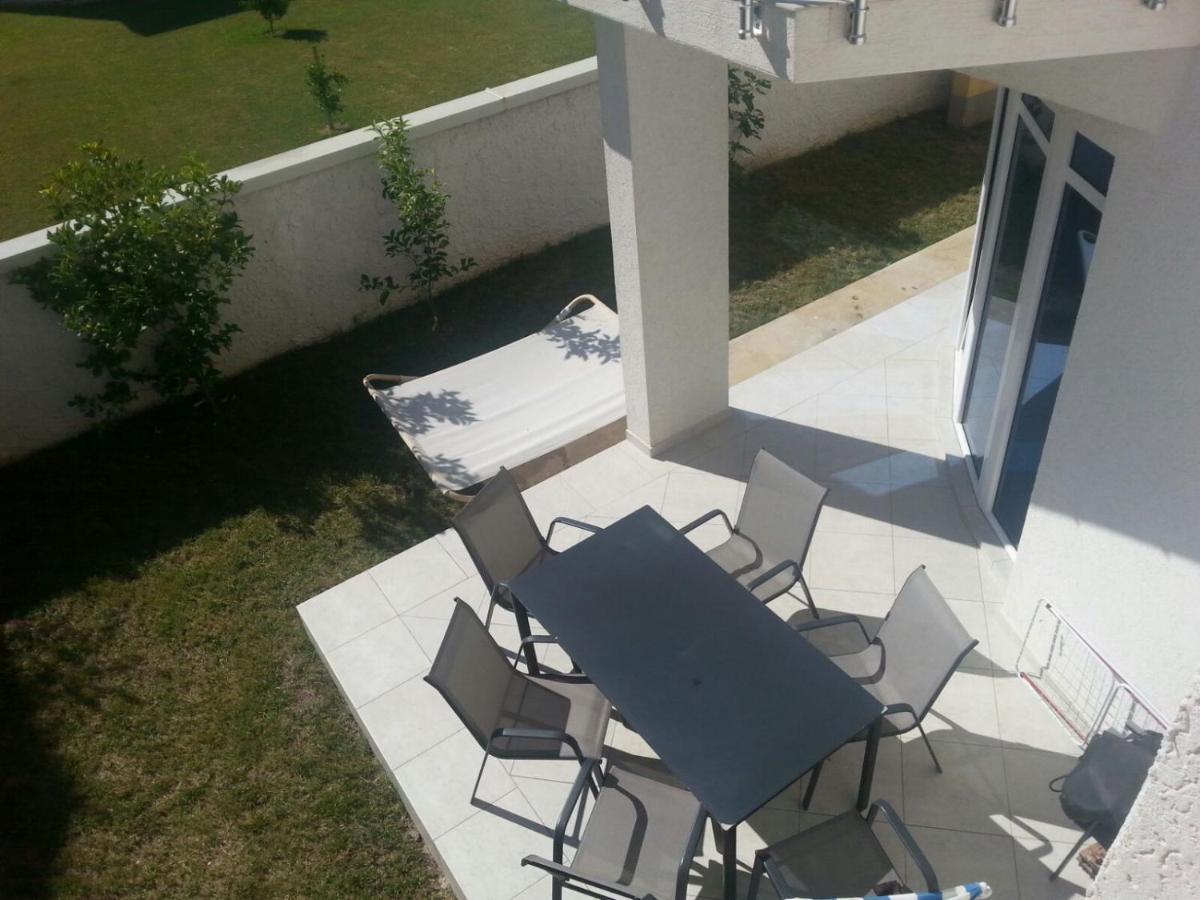 Apartmani Vila Milaris Ulcinj Exterior photo