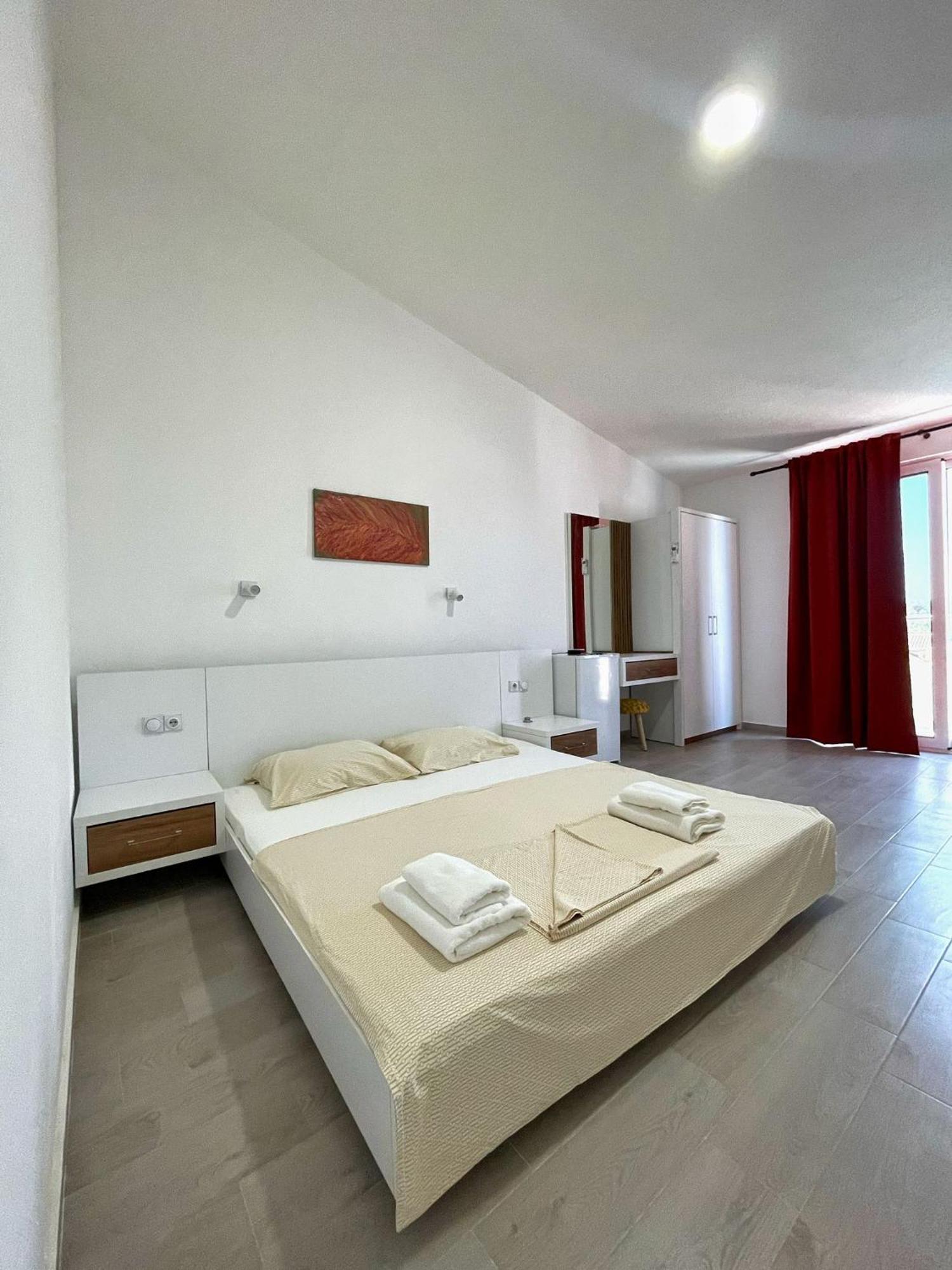 Apartmani Vila Milaris Ulcinj Exterior photo