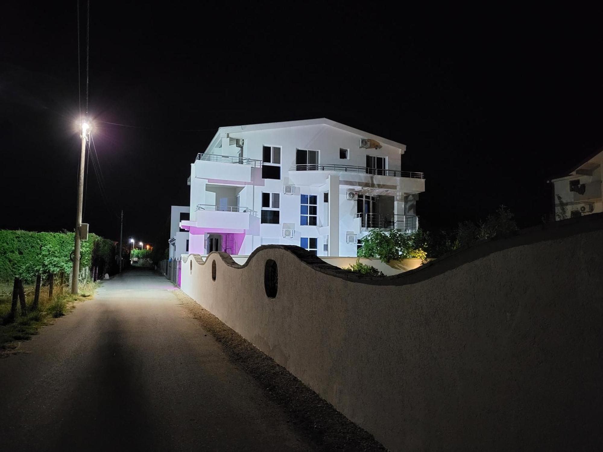 Apartmani Vila Milaris Ulcinj Exterior photo