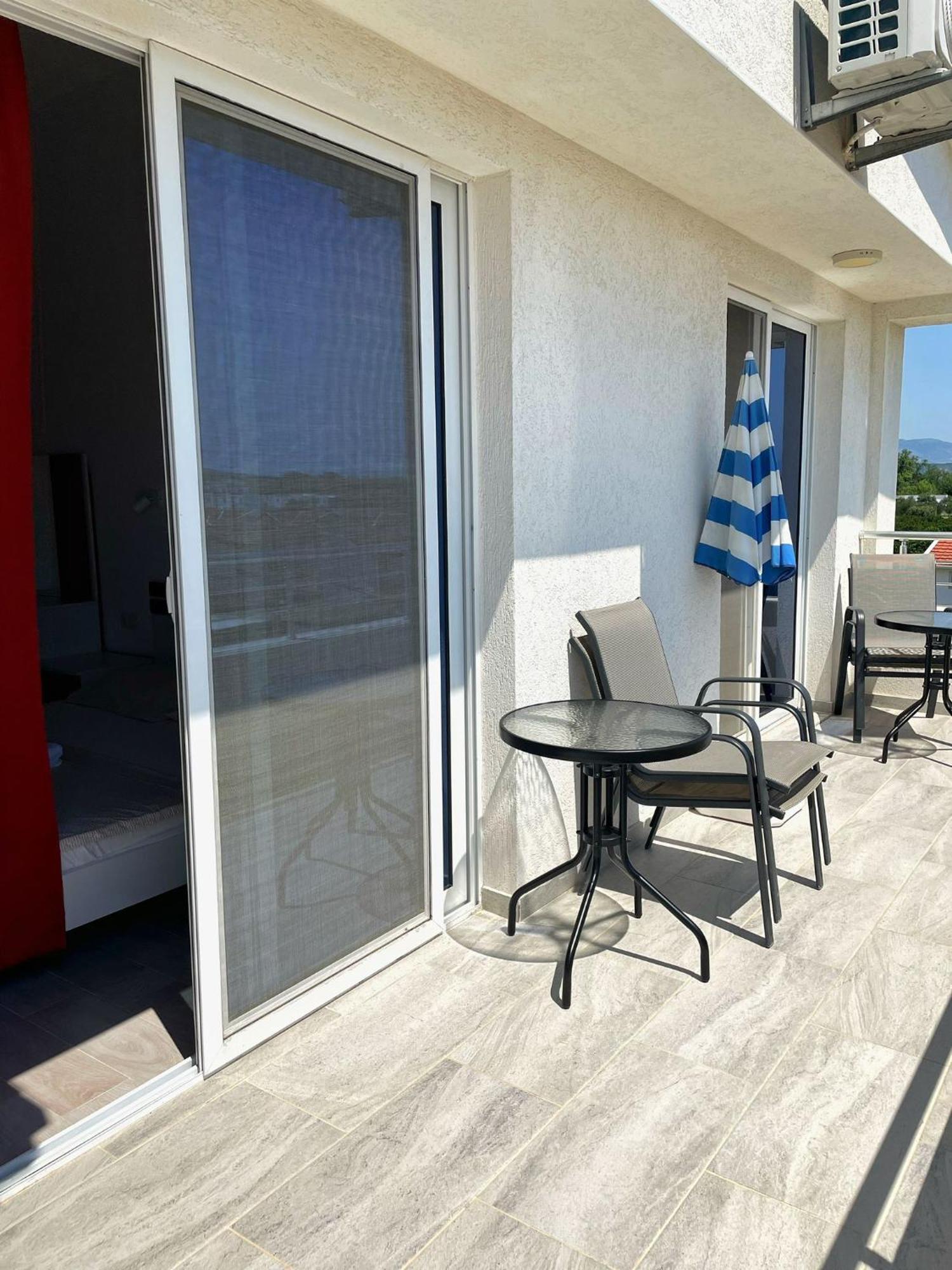 Apartmani Vila Milaris Ulcinj Exterior photo